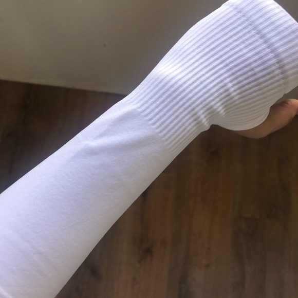 SLOANE in White - Picture 3 of 7